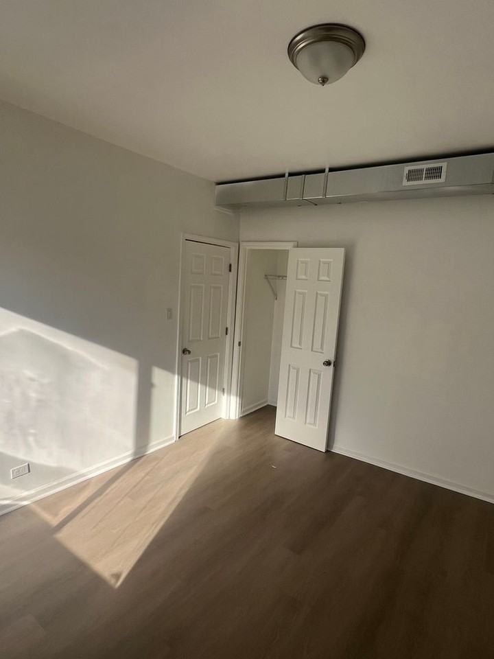 8445 S Ingleside Ave - Photo 6 of 19
