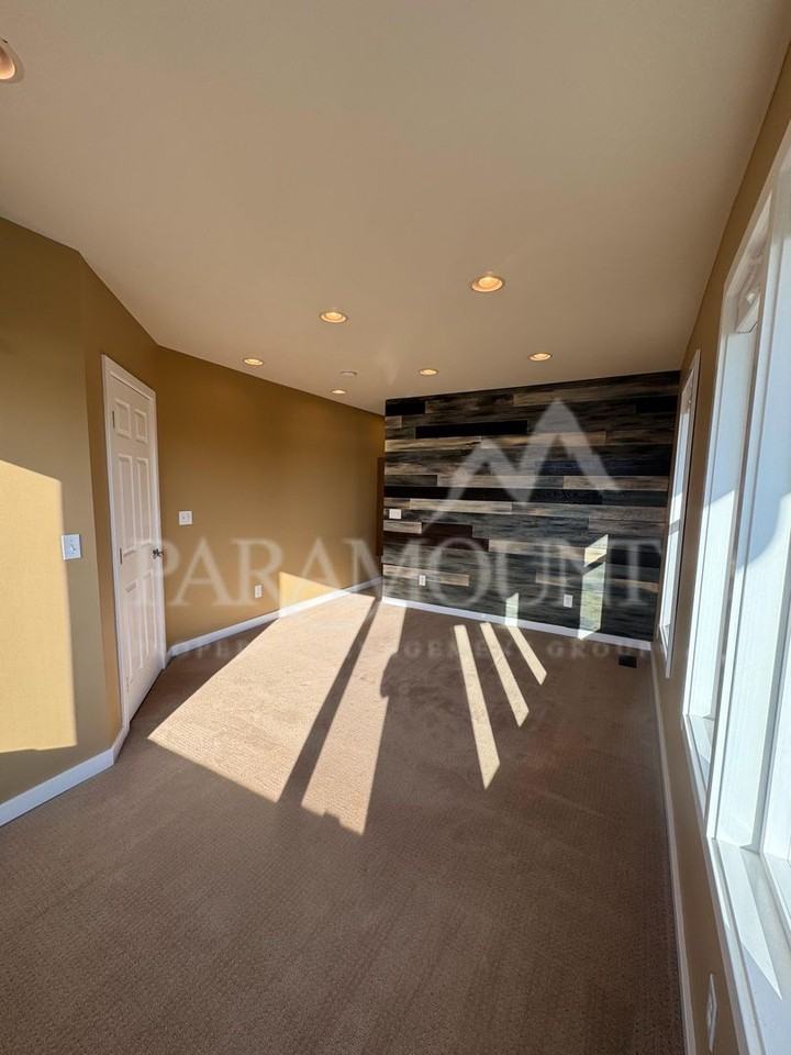 339 Farragut Ave N - Photo 5 of 25