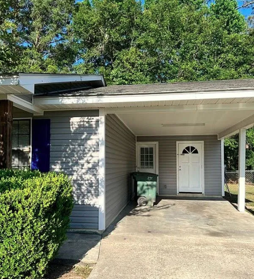 2201 Houston Ave - Photo 2 of 17