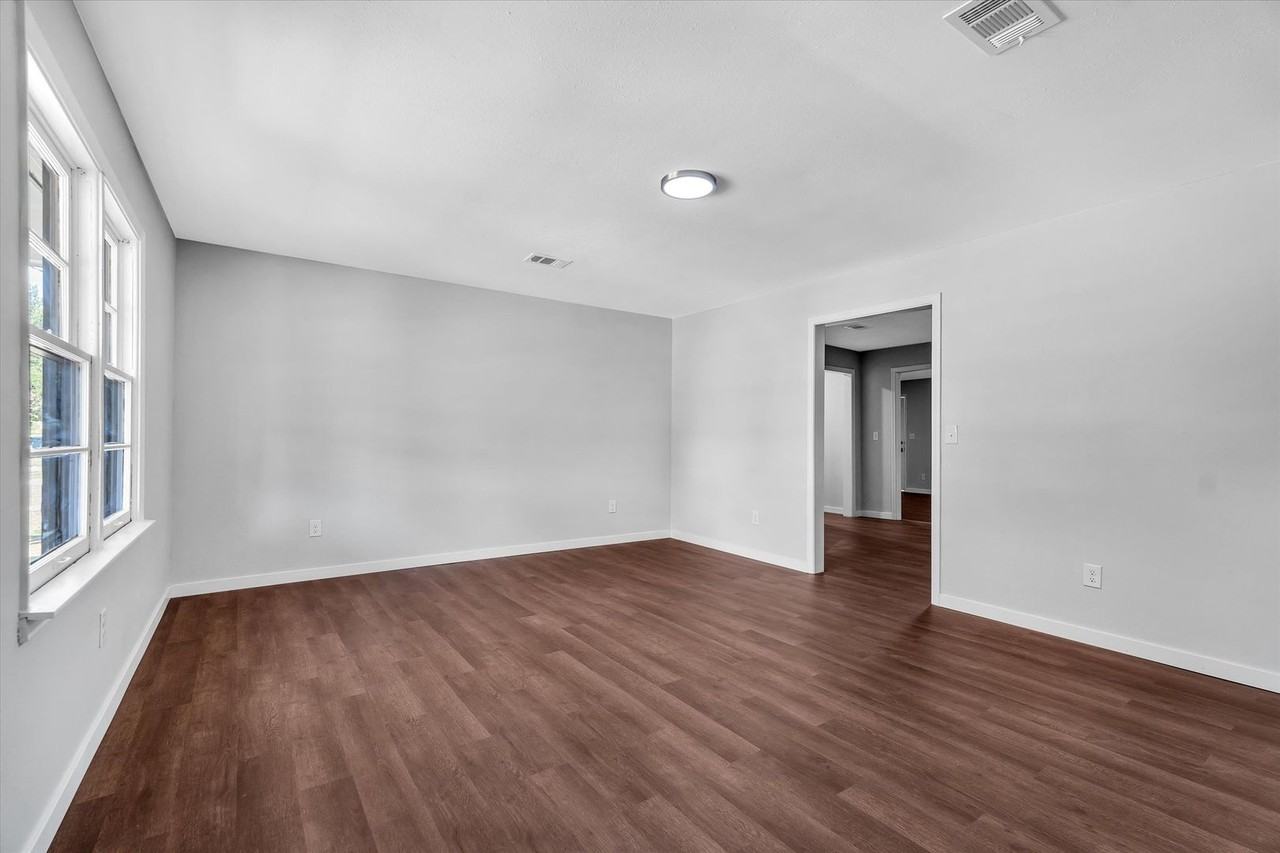 107 E Elm St - Photo 2 of 24