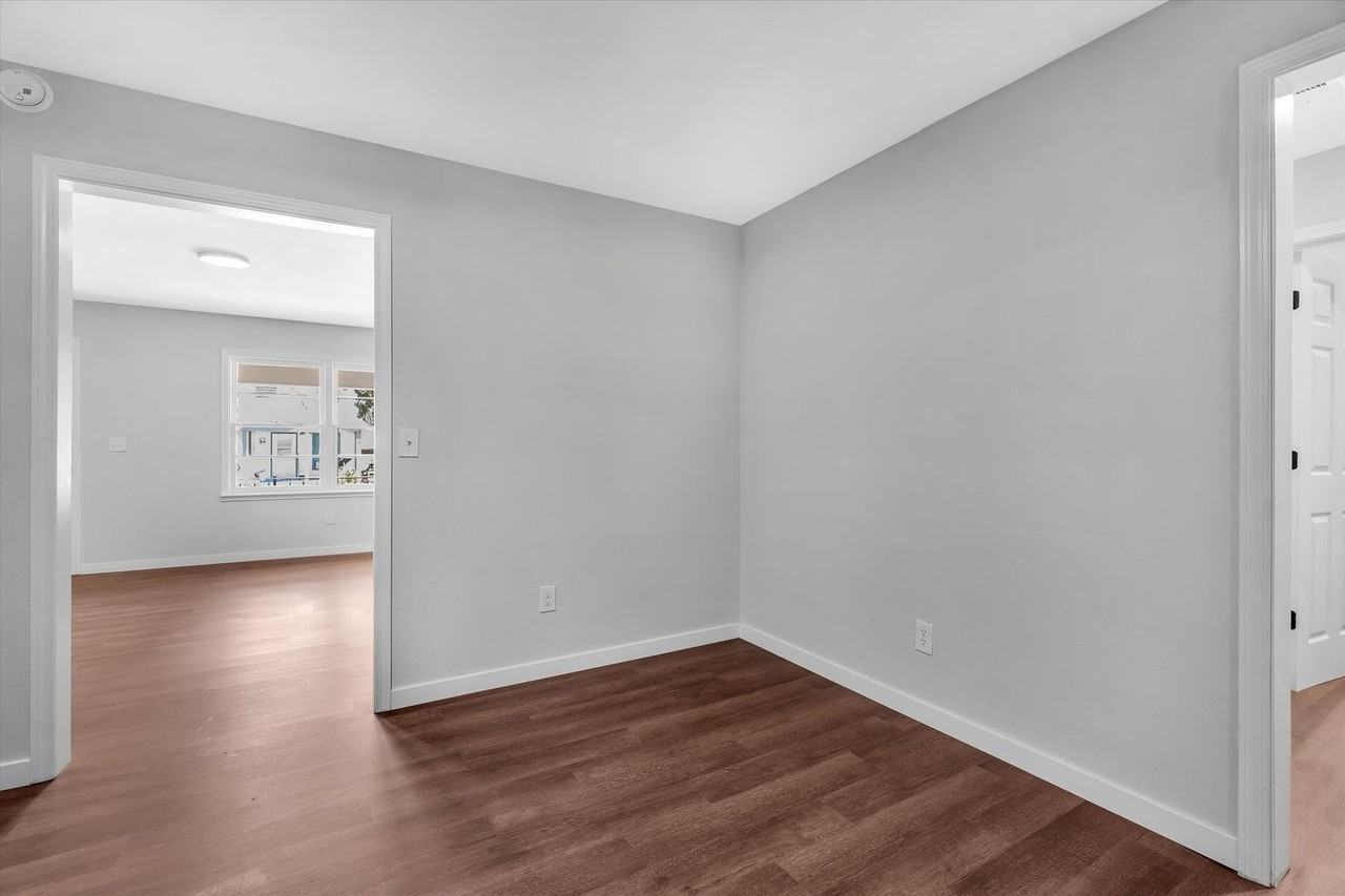 107 E Elm St - Photo 5 of 24