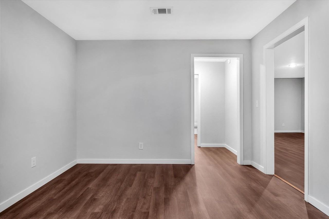 107 E Elm St - Photo 6 of 24