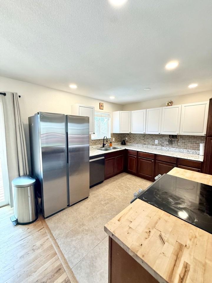 1311 Yosemite Dr - Photo 3 of 23