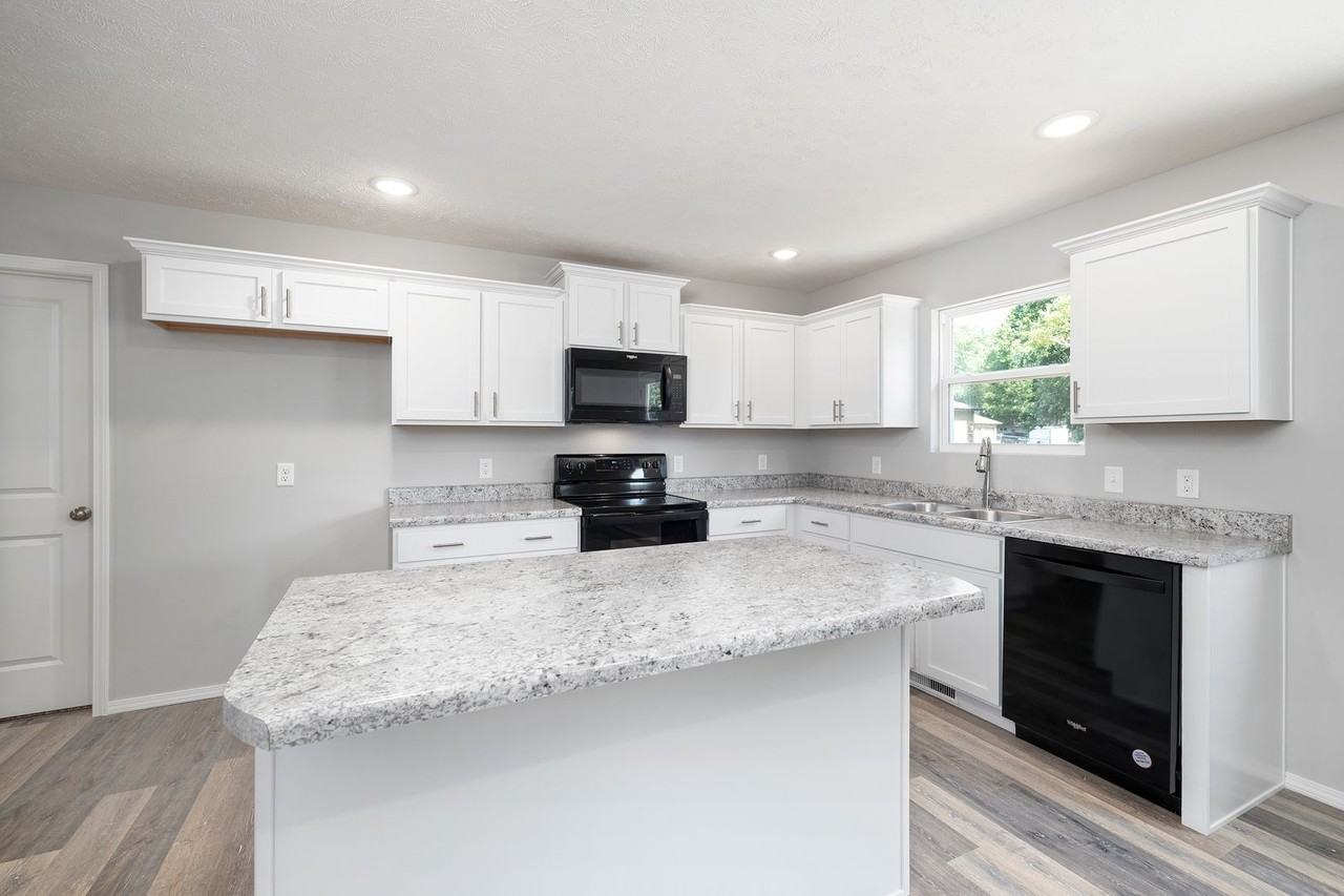 483 W Barcelona St - Photo 3 of 18