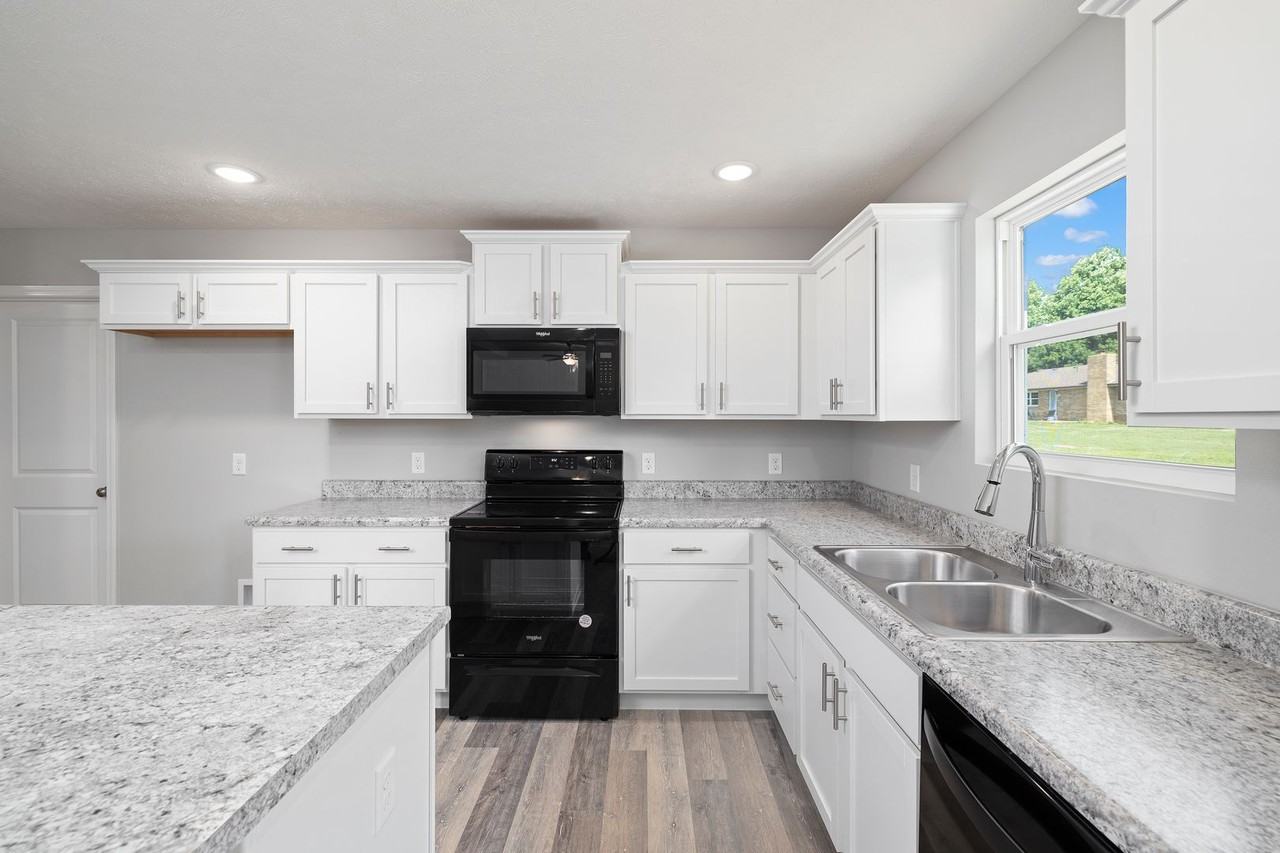 483 W Barcelona St - Photo 4 of 18