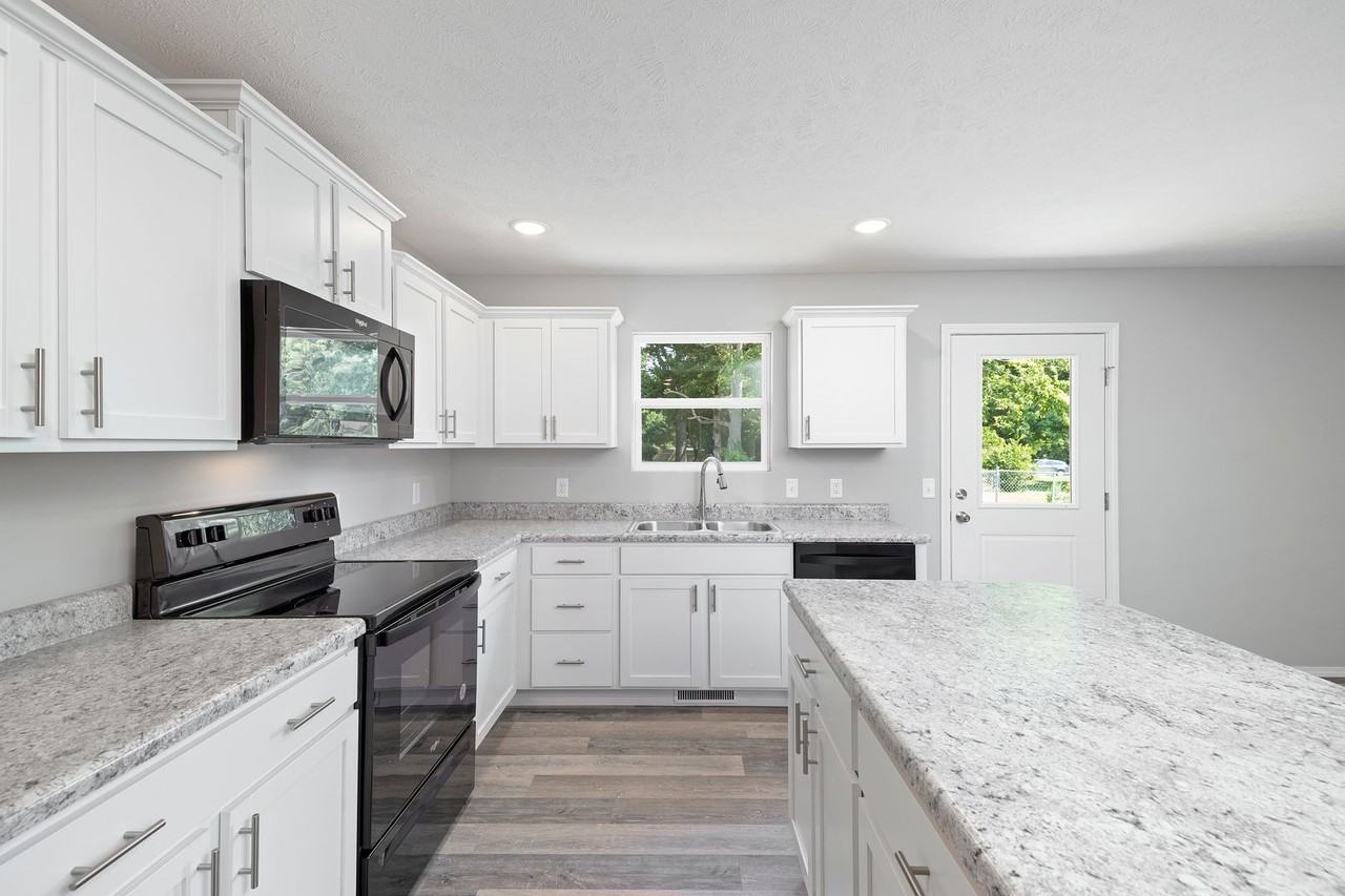 483 W Barcelona St - Photo 5 of 18