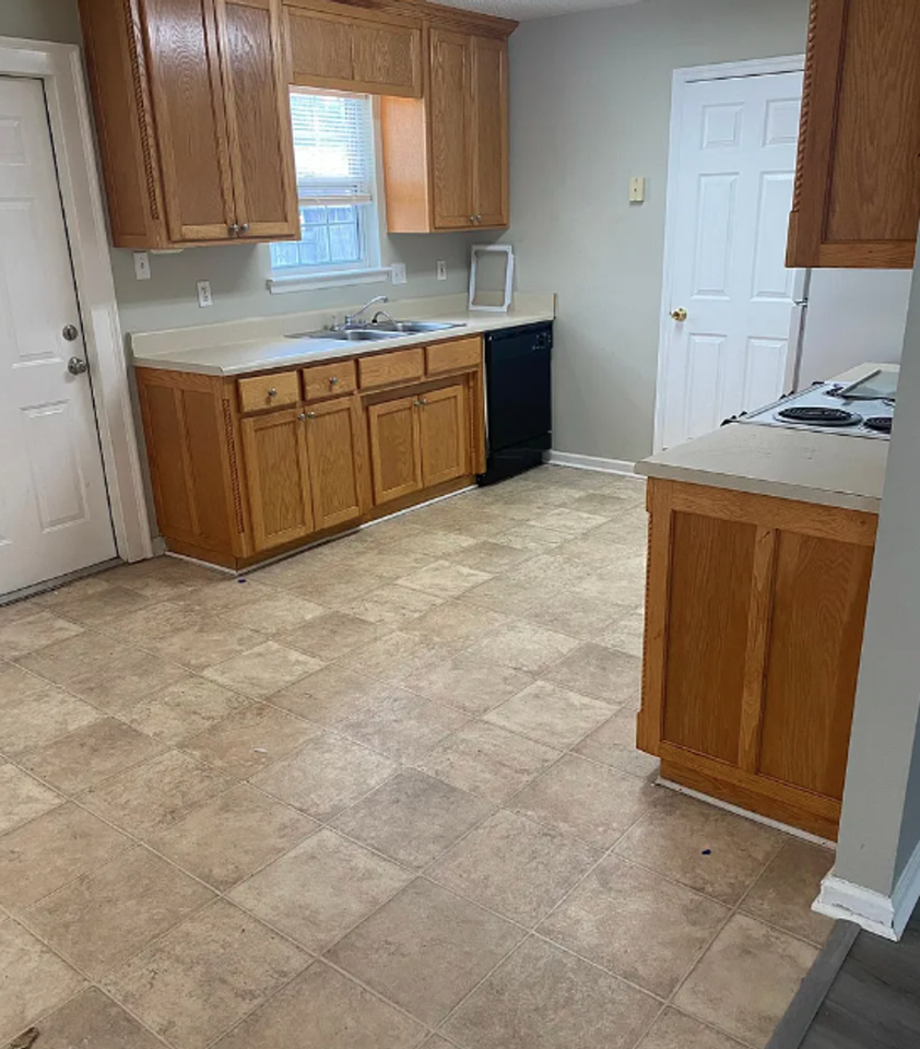 3025 Ginny Dr - Photo 3 of 9