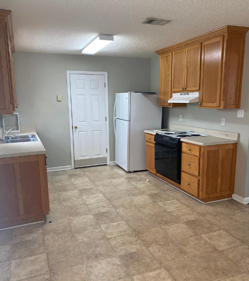 3025 Ginny Dr - Photo 4 of 9