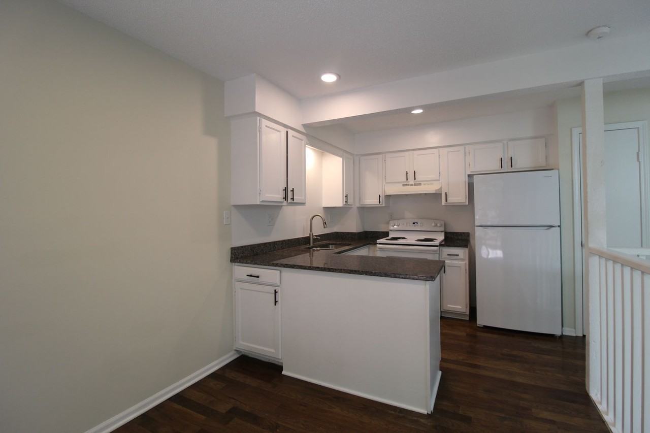 101 N Saxony Dr - Photo 3 of 14