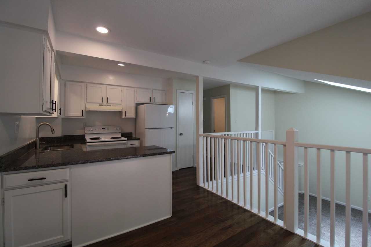 101 N Saxony Dr - Photo 4 of 14