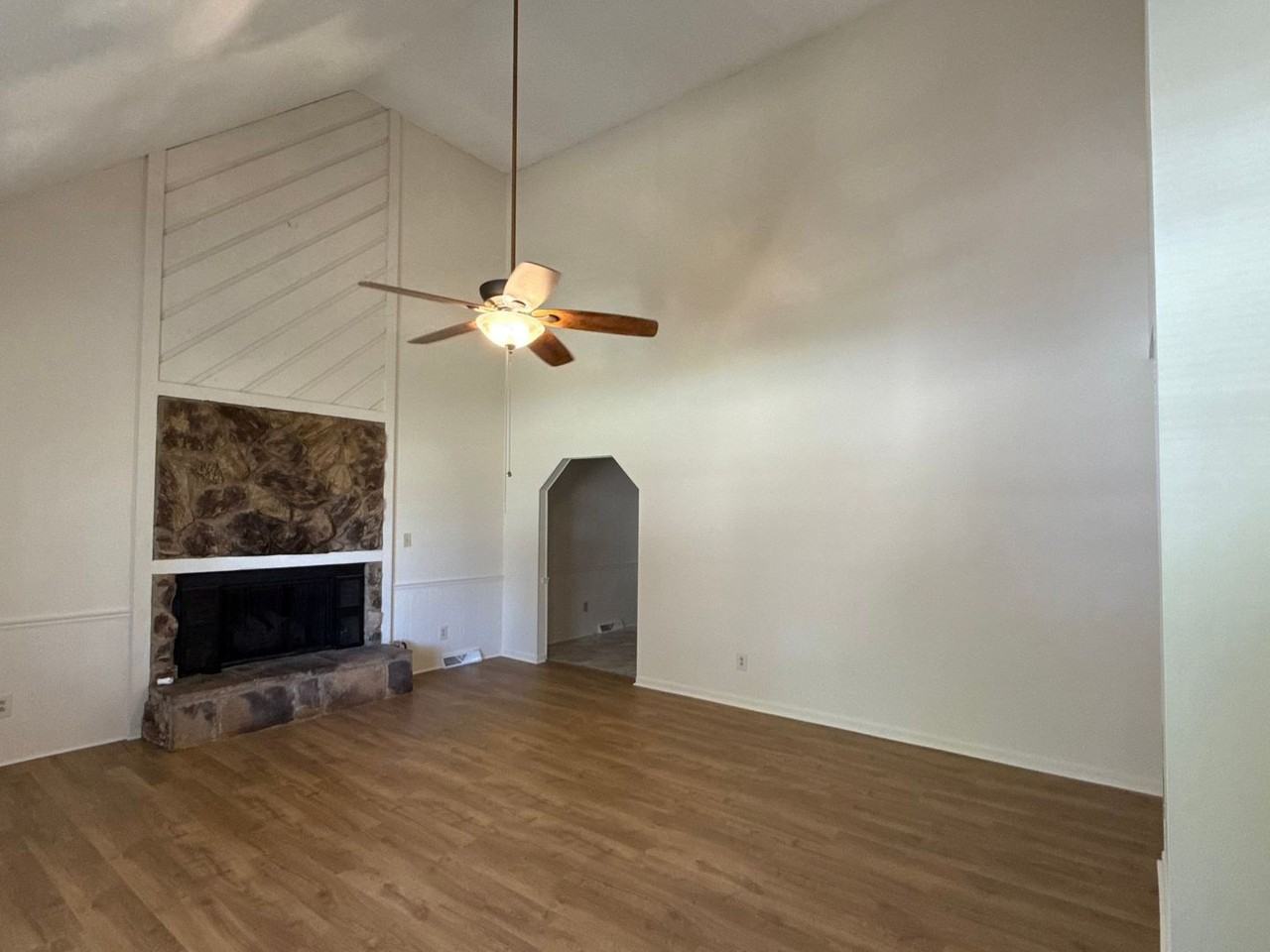 2083 Ridgecrest Rd - Photo 3 of 23