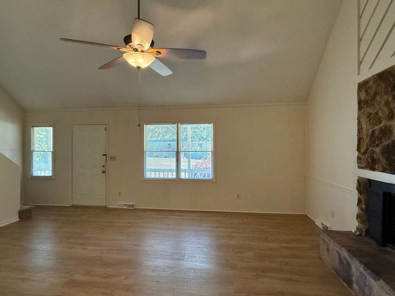 2083 Ridgecrest Rd - Photo 4 of 23