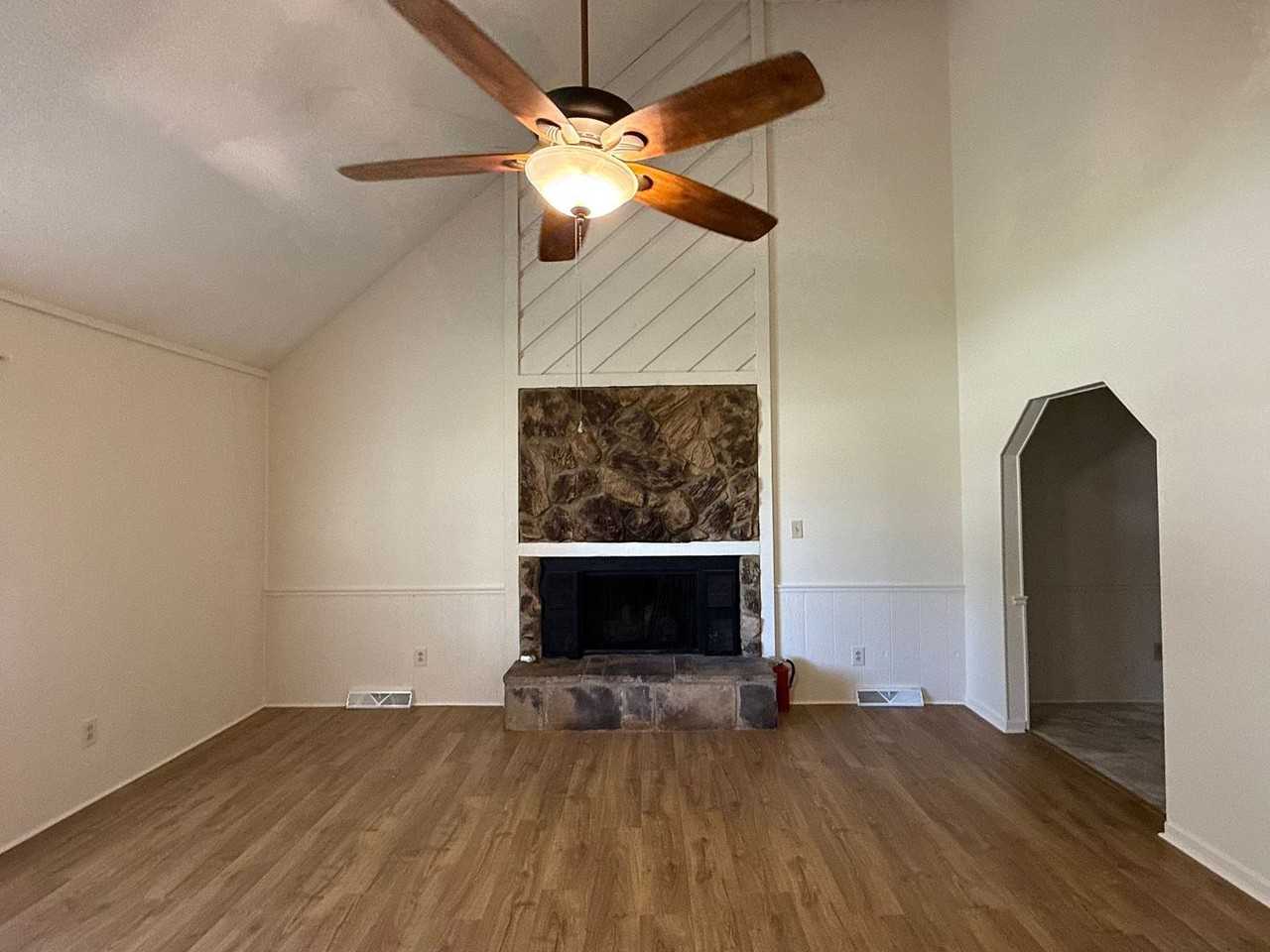 2083 Ridgecrest Rd - Photo 5 of 23