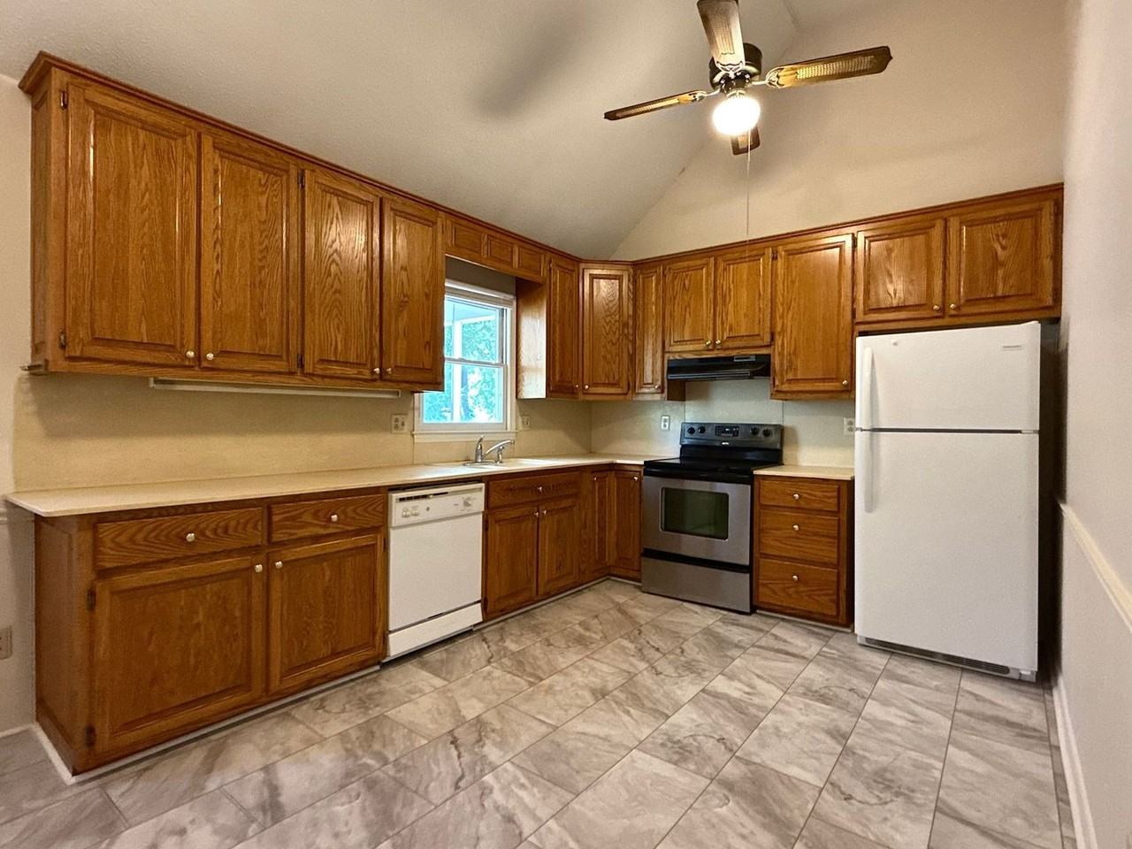 2083 Ridgecrest Rd - Photo 6 of 23