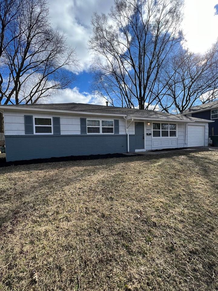 1660 Huxley Dr - Photo 2 of 35