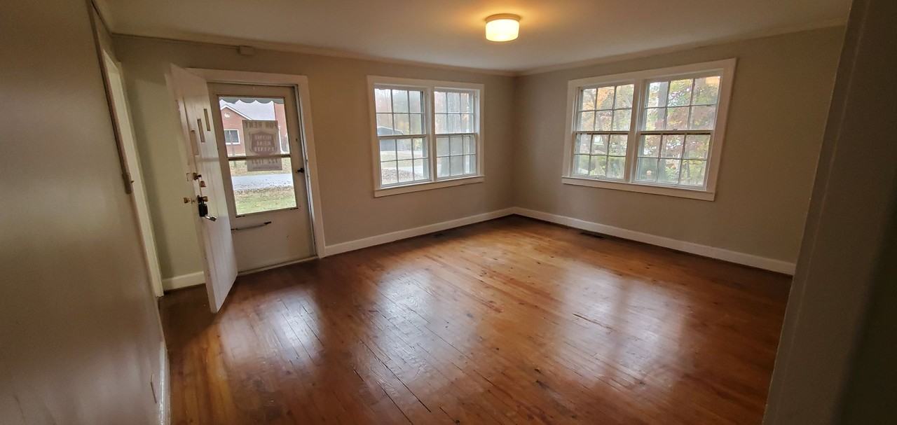239 Styers Rd - Photo 4 of 8