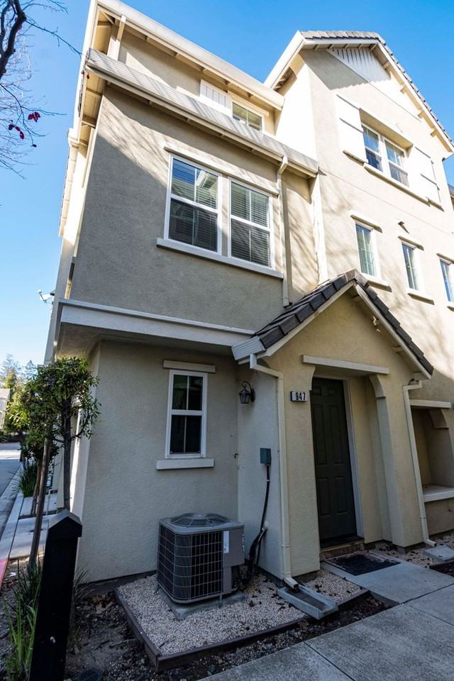 947 Kestral Way