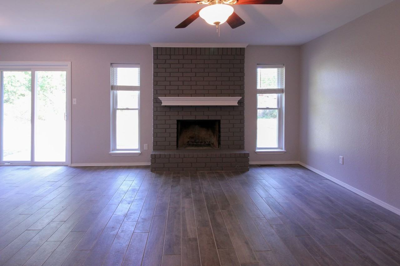 13743 S Fern St - Photo 2 of 15