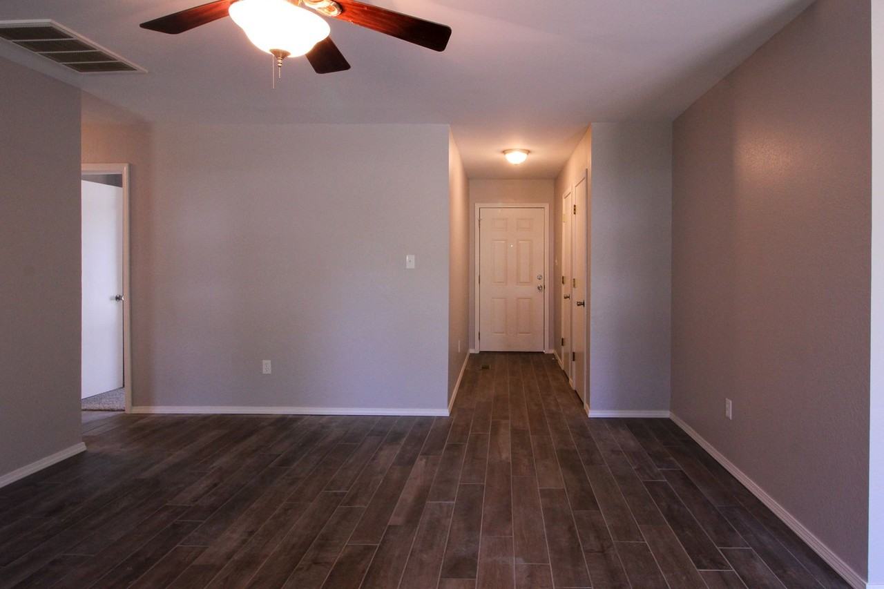 13743 S Fern St - Photo 3 of 15