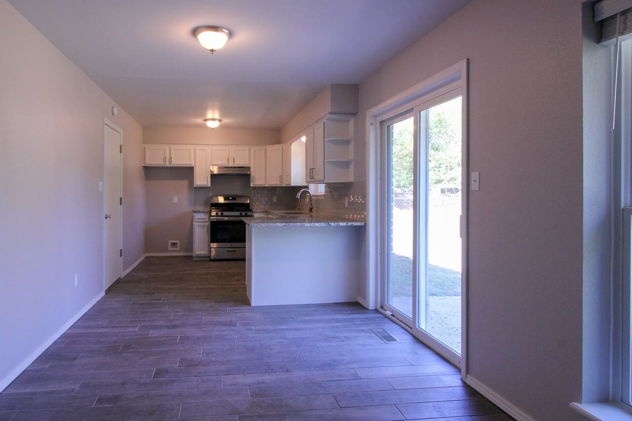 13743 S Fern St - Photo 4 of 15