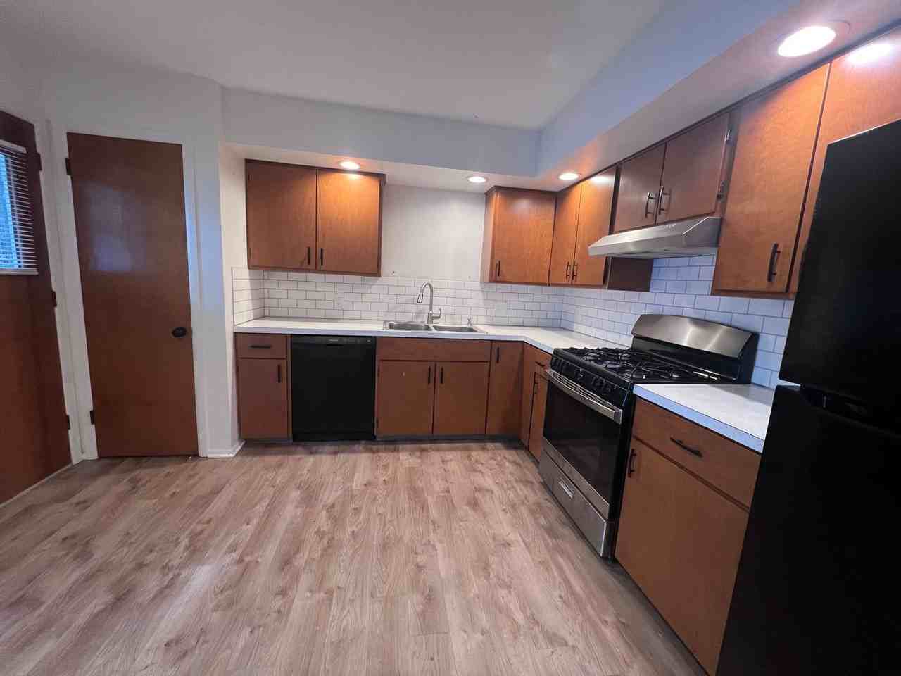 2928 Alger St Se - Photo 2 of 19