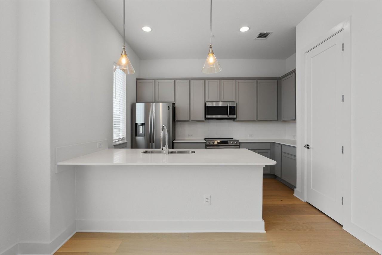 2050 Lohmans Spur Rd #804 - Photo 5 of 28