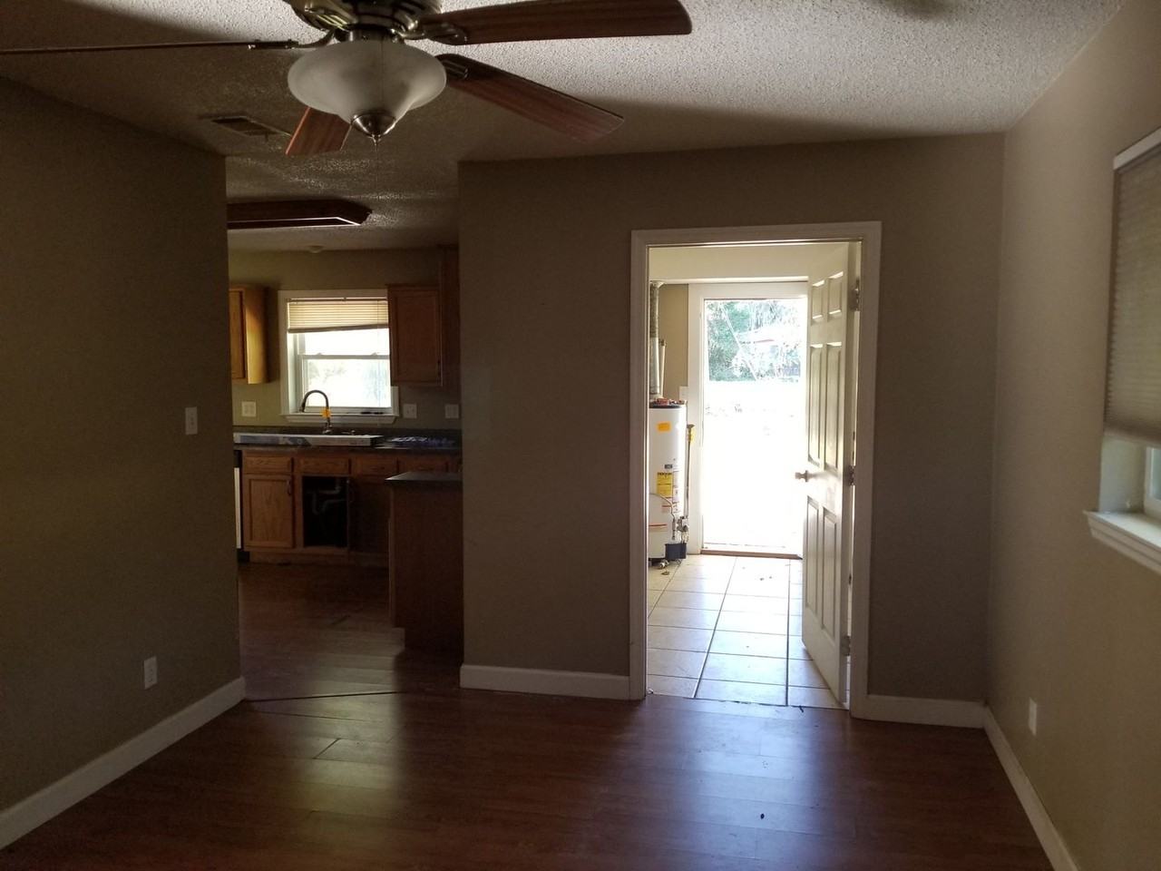 406 Montclair Blvd - Photo 4 of 44