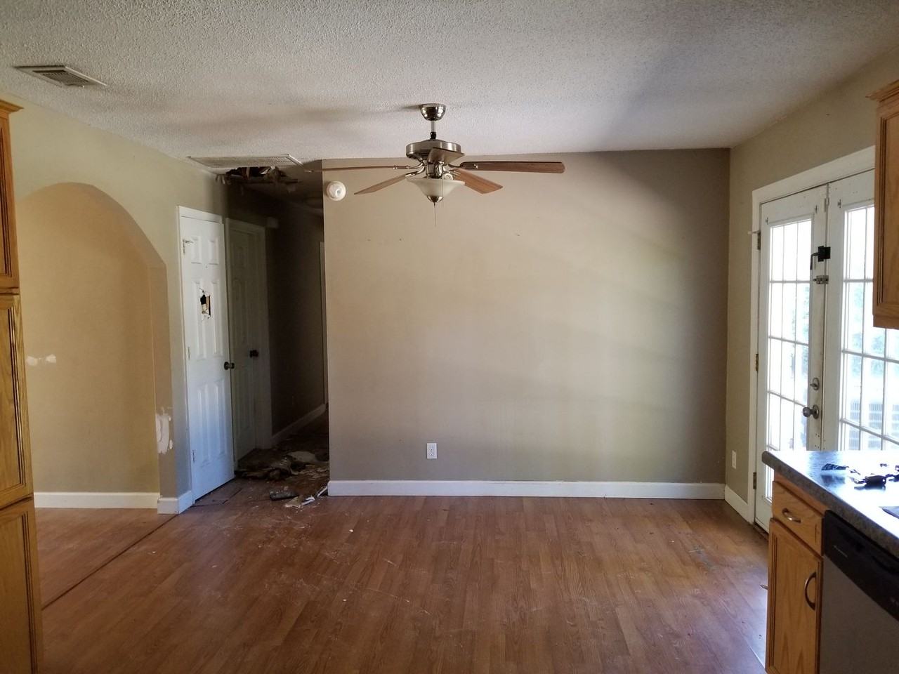 406 Montclair Blvd - Photo 7 of 44