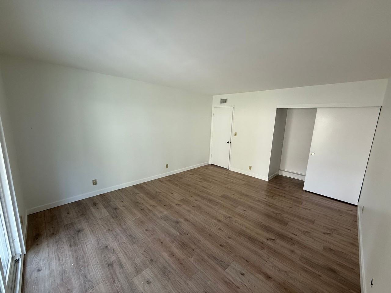 24621 Overlake Dr - Photo 7 of 14