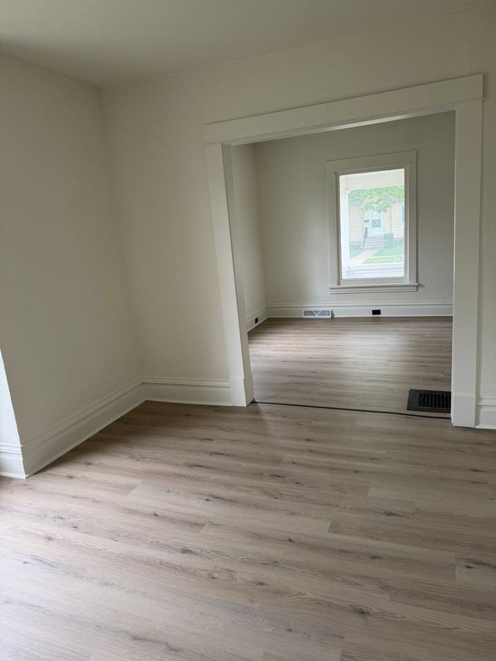 542 Kern St - Photo 4 of 14
