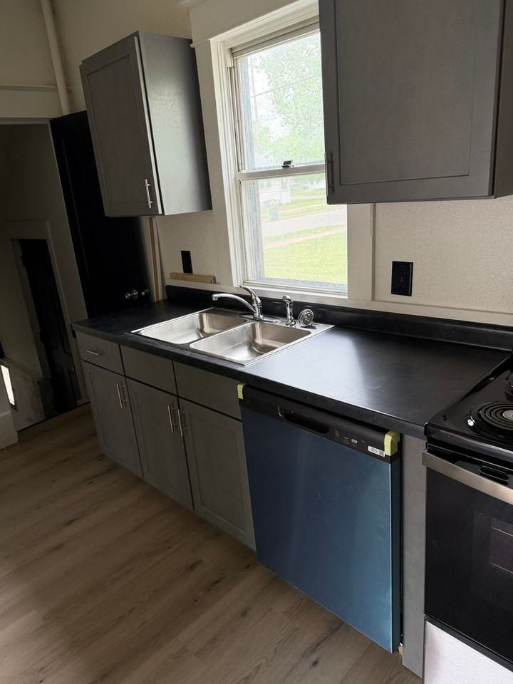 542 Kern St - Photo 5 of 14