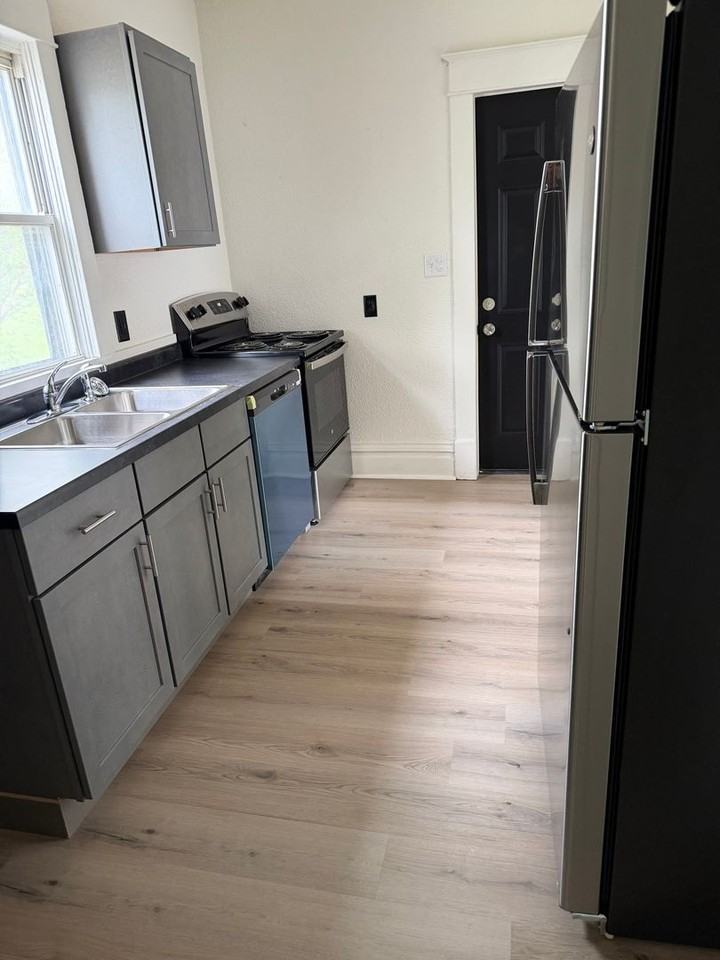 542 Kern St - Photo 6 of 14
