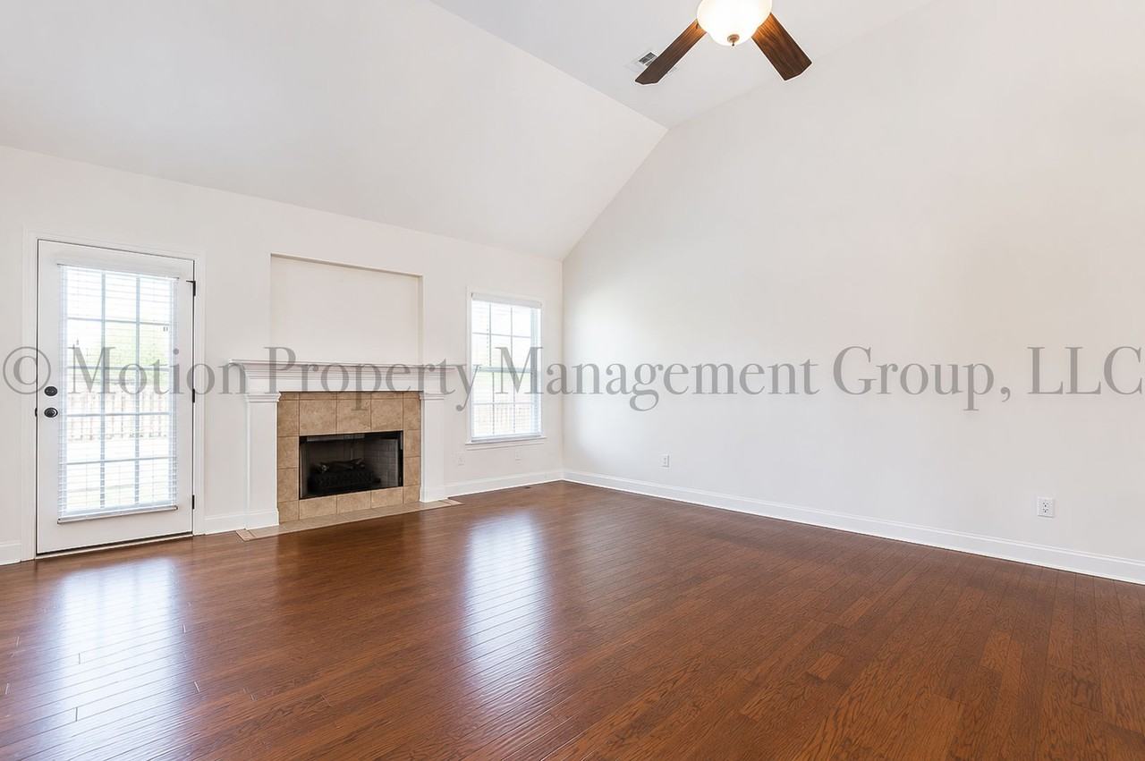 215 Rainsong Trl - Photo 2 of 14