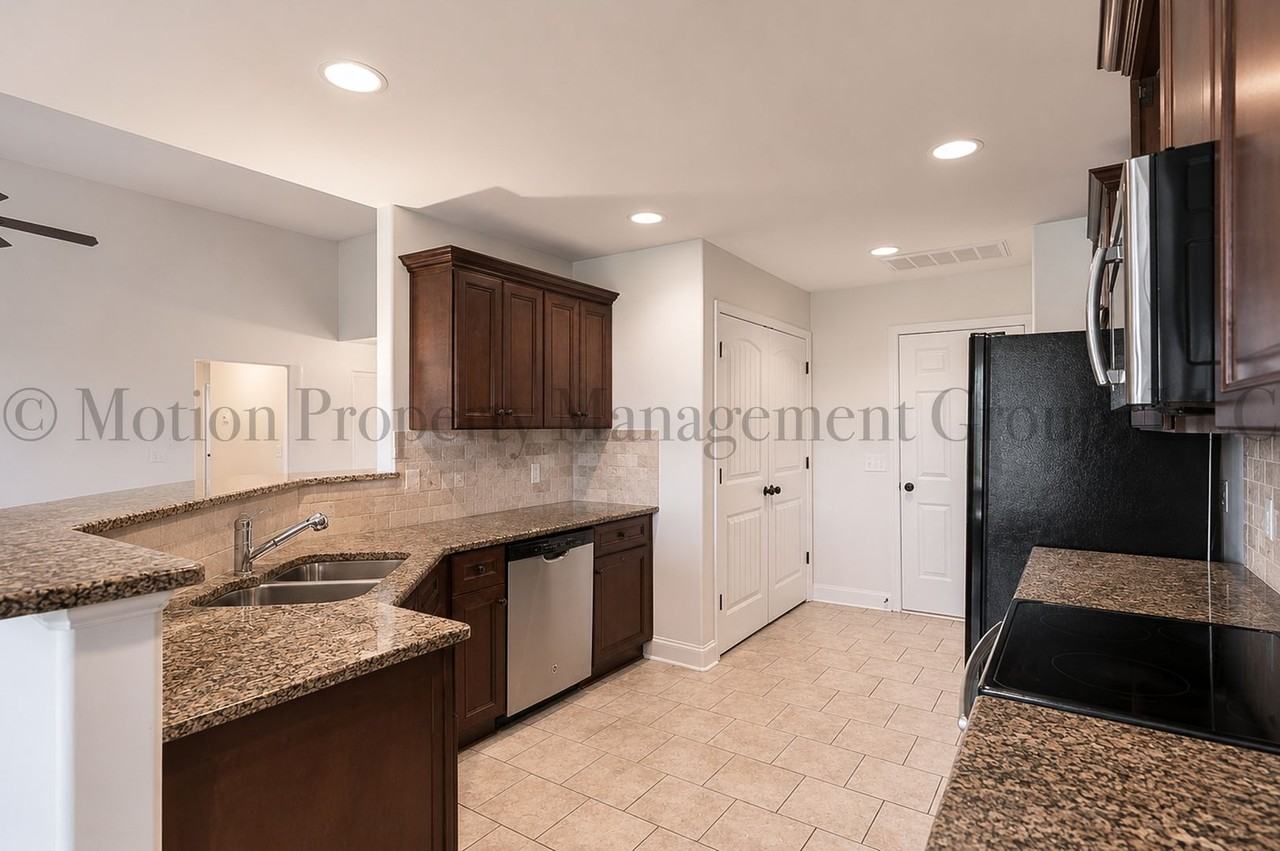 215 Rainsong Trl - Photo 5 of 14