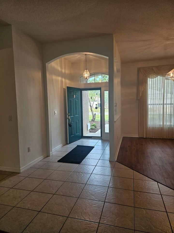 1 Emmons Ln - Photo 5 of 50