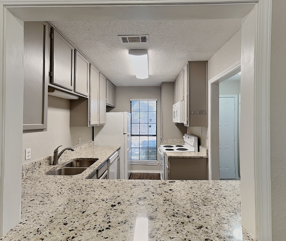 7334 Kingswood Cir - Photo 6 of 18