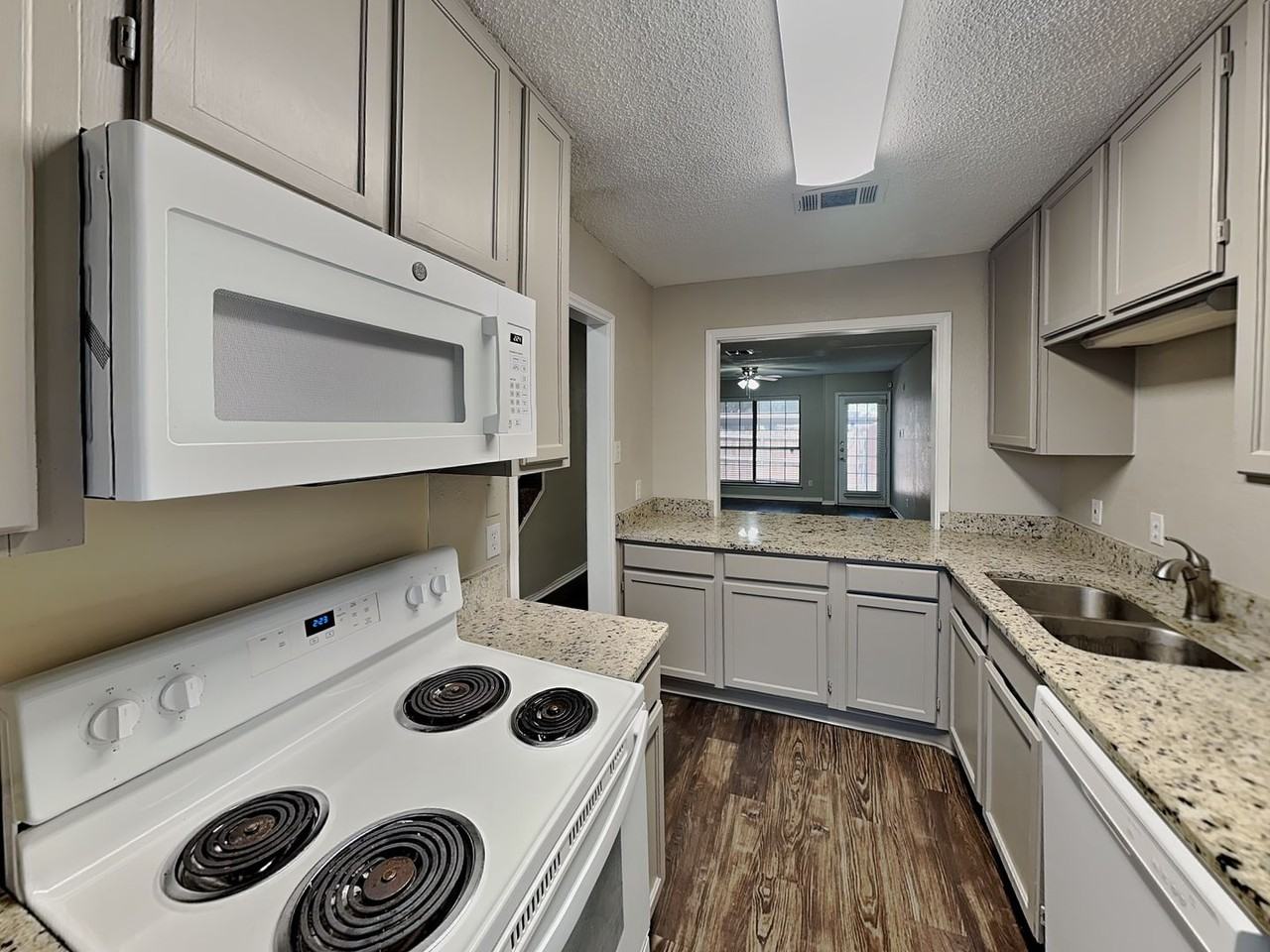 7334 Kingswood Cir - Photo 7 of 18