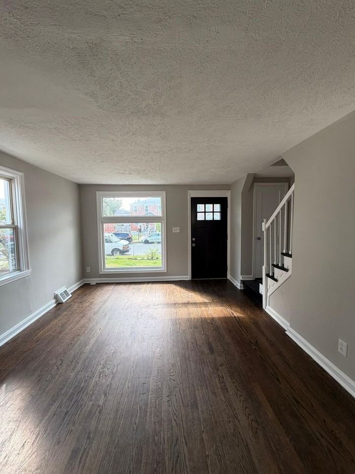 7863 Saint Fabian Ln - Photo 2 of 12