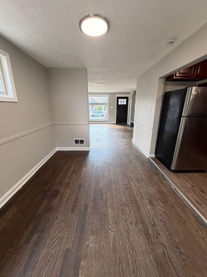 7863 Saint Fabian Ln - Photo 3 of 12