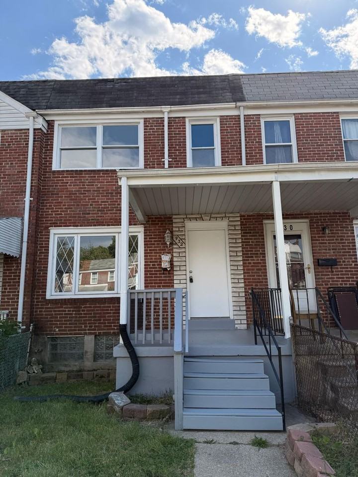 932 Elton Ave - Photo 2 of 13