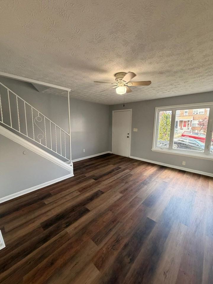 932 Elton Ave - Photo 3 of 13