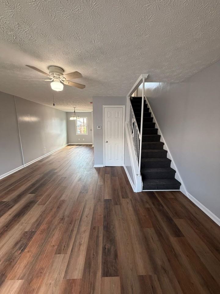 932 Elton Ave - Photo 5 of 13