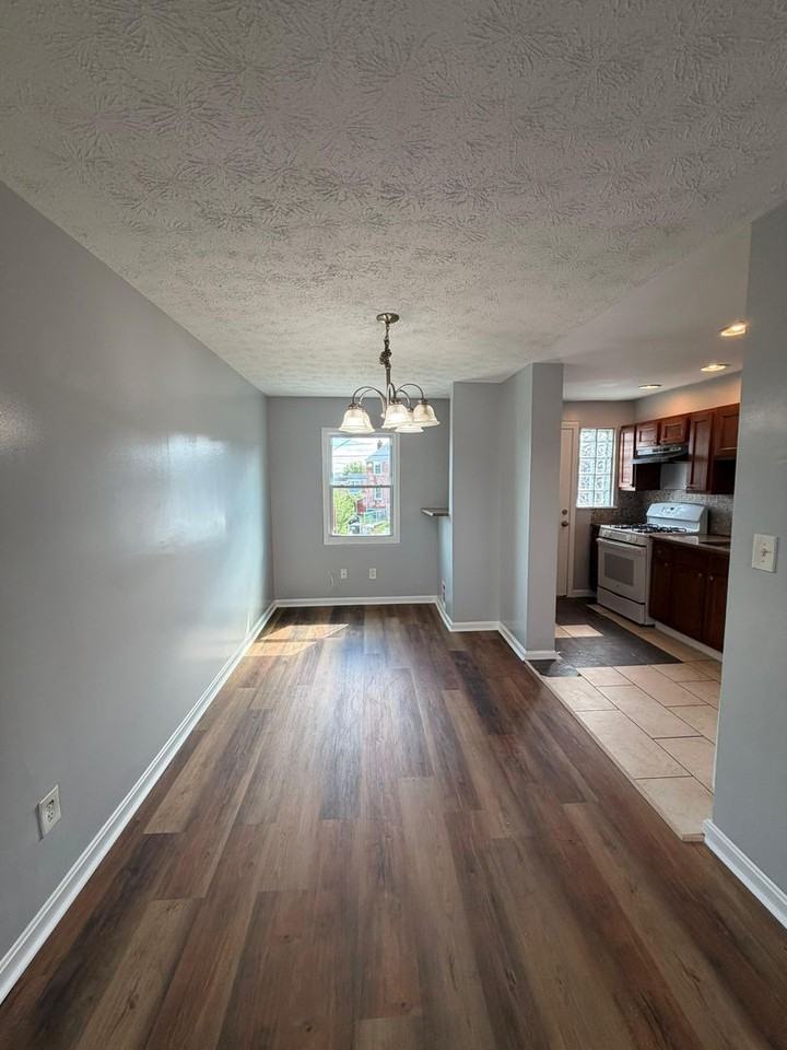 932 Elton Ave - Photo 6 of 13
