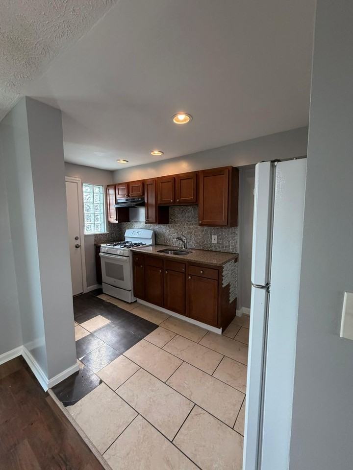 932 Elton Ave - Photo 7 of 13