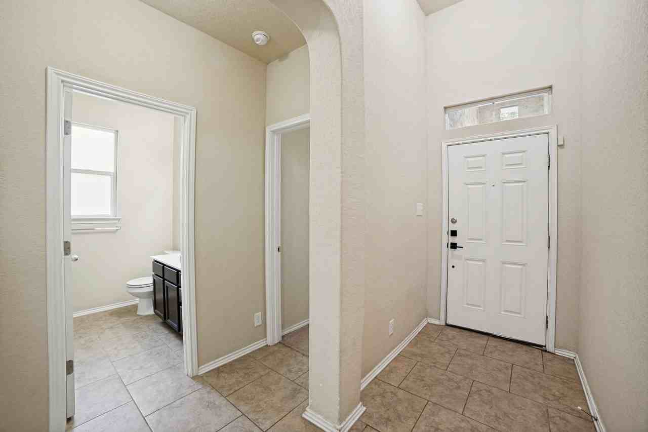 6818 Fort Bnd - Photo 5 of 25