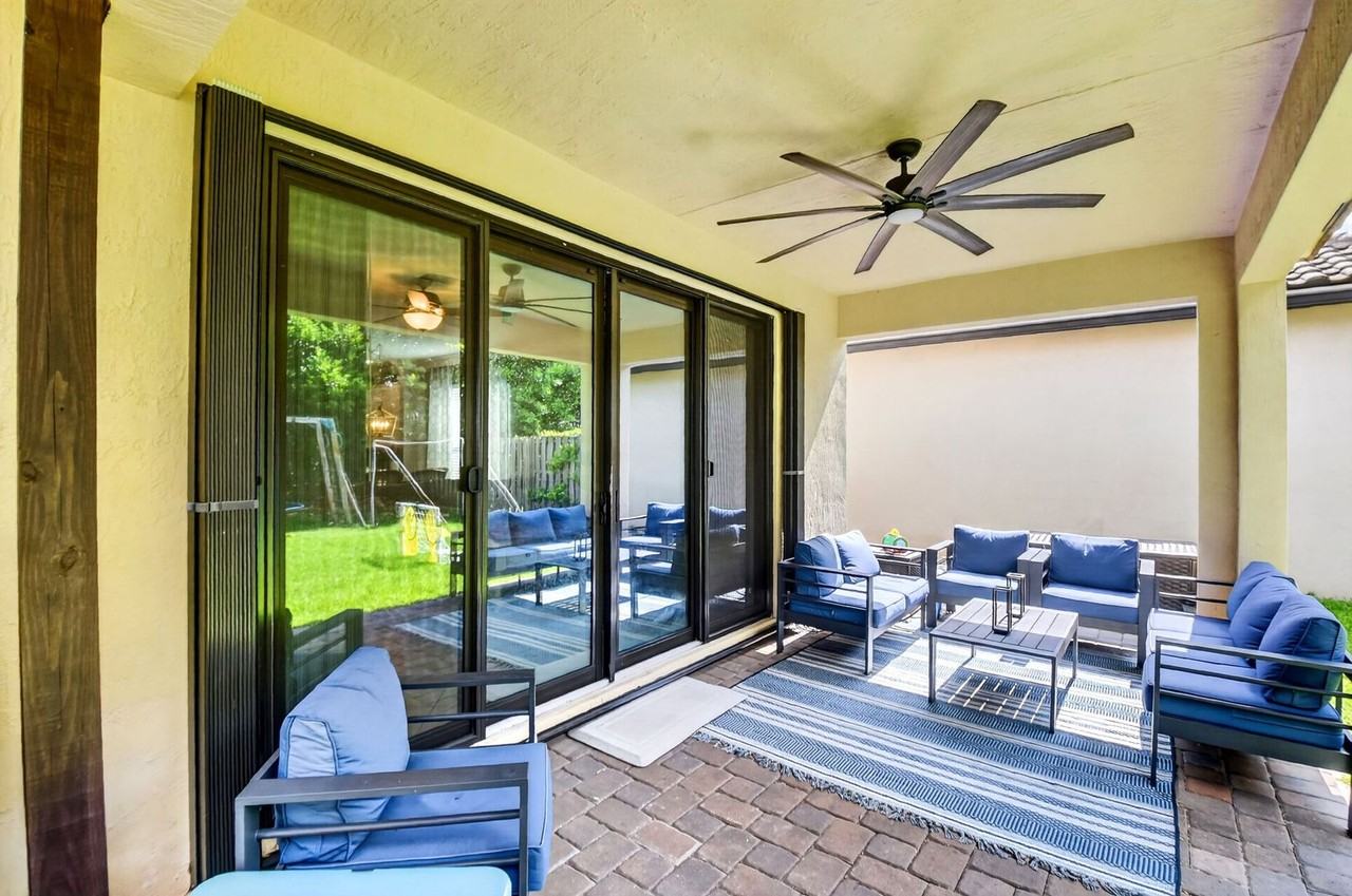 9062 Gulf Cove Dr - Photo 4 of 50