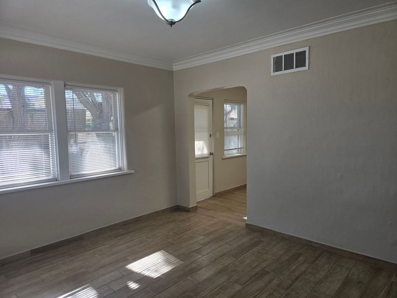 529 W Church Ave - Photo 2 of 7