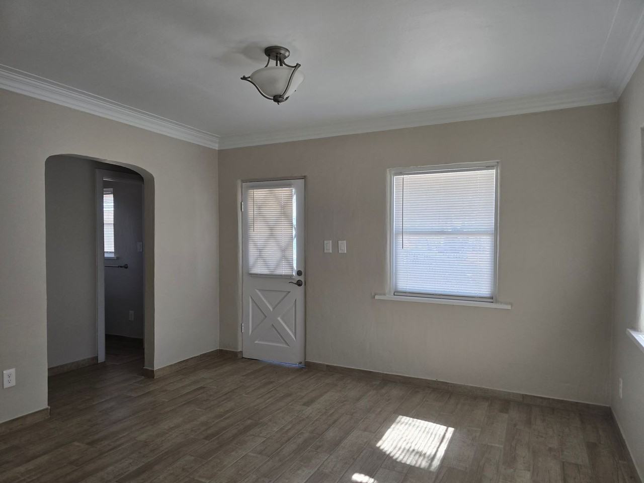 529 W Church Ave - Photo 3 of 7