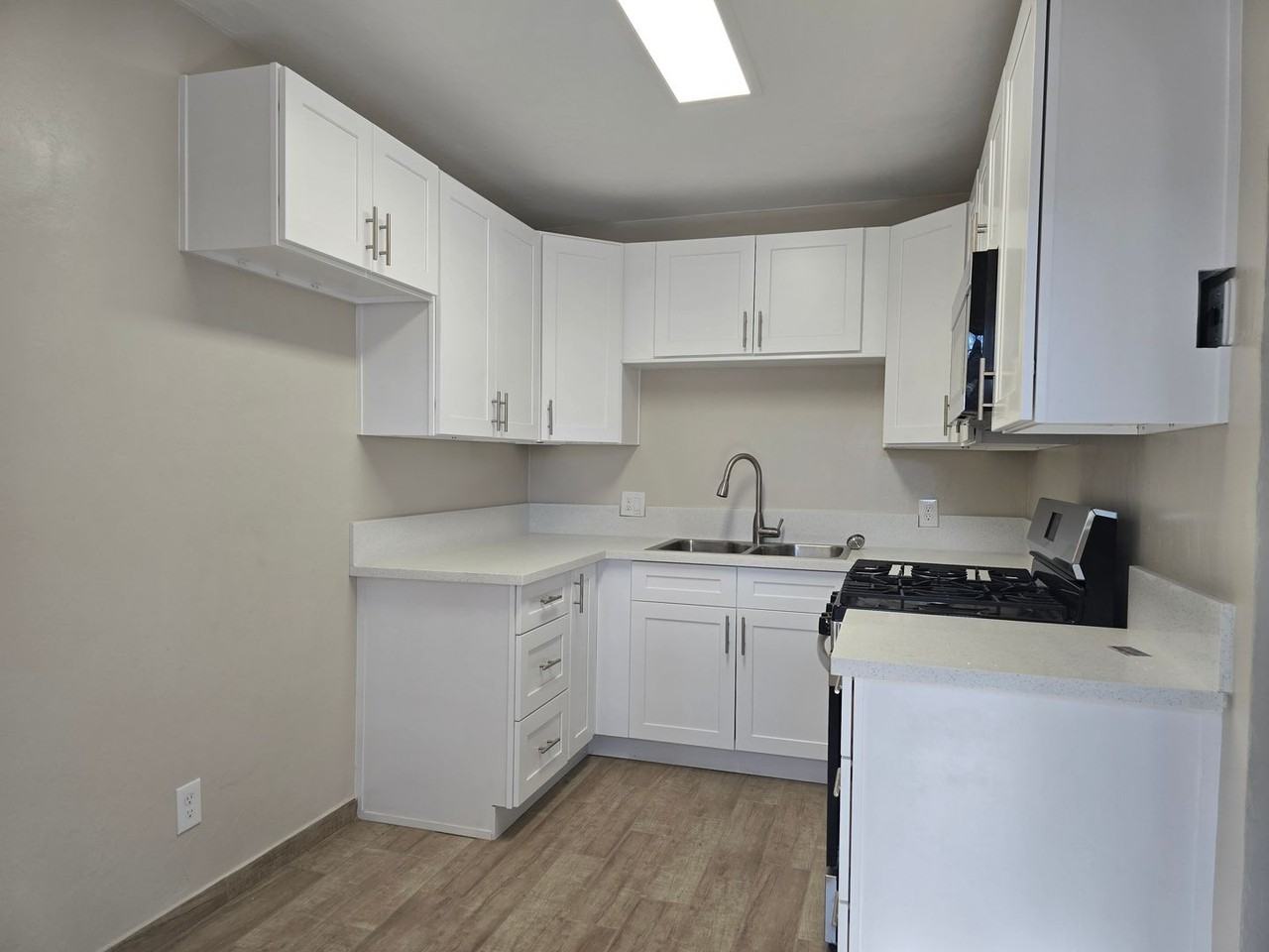 529 W Church Ave - Photo 4 of 7
