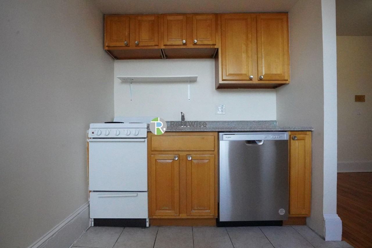 1212 Commonwealth Ave - Photo 2 of 11
